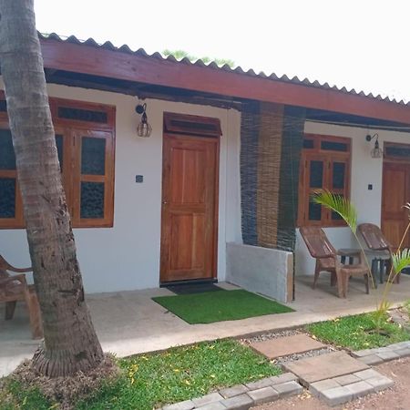 Amila Guest Hotel Trincomalee Exterior photo