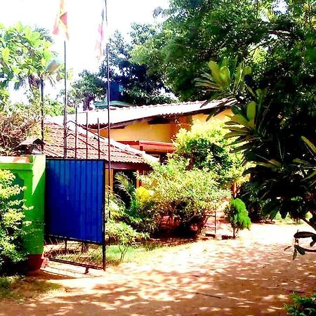 Amila Guest Hotel Trincomalee Exterior photo