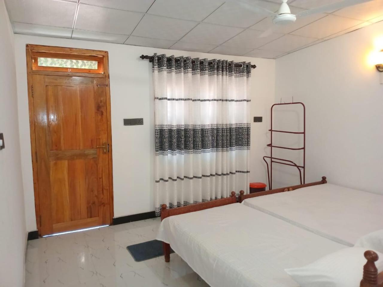 Amila Guest Hotel Trincomalee Exterior photo