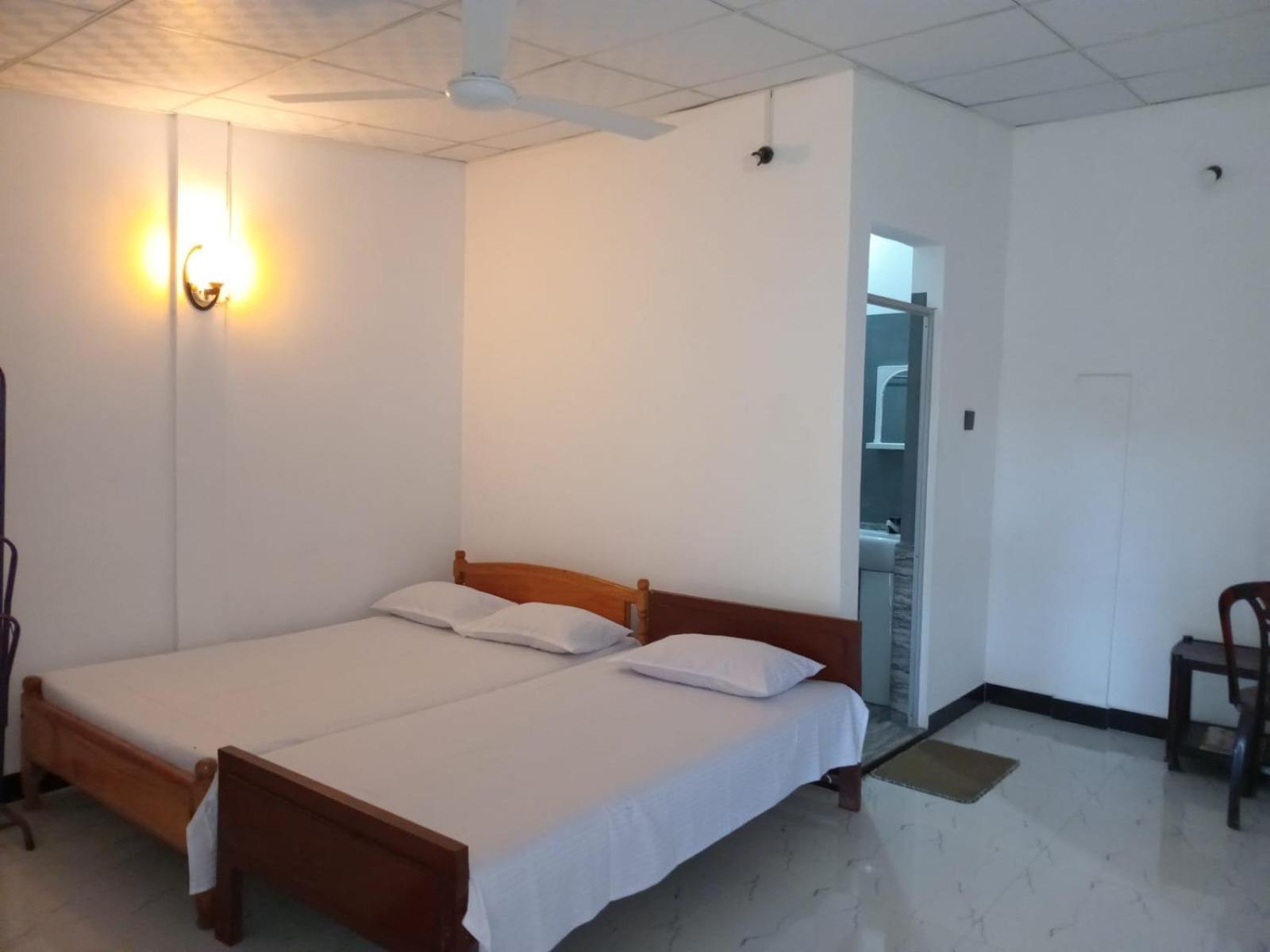 Amila Guest Hotel Trincomalee Exterior photo